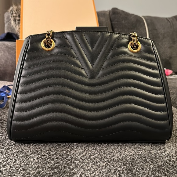 New Louis Vuitton New Wave Chain Tote - Picture 3 of 8